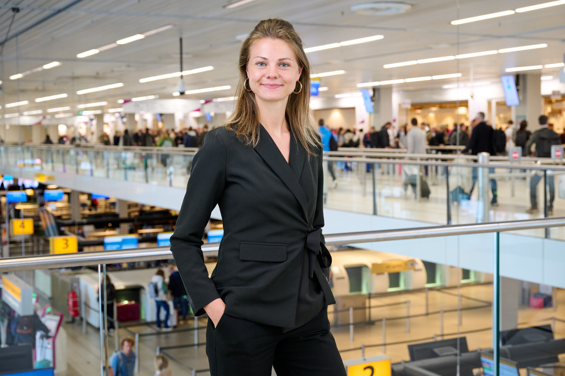 Noa fietst elke dag naar Schiphol vanuit Amsterdam. Met de kilometervergoeding least ze haar fiets en  maakt ze zelfs "winst".