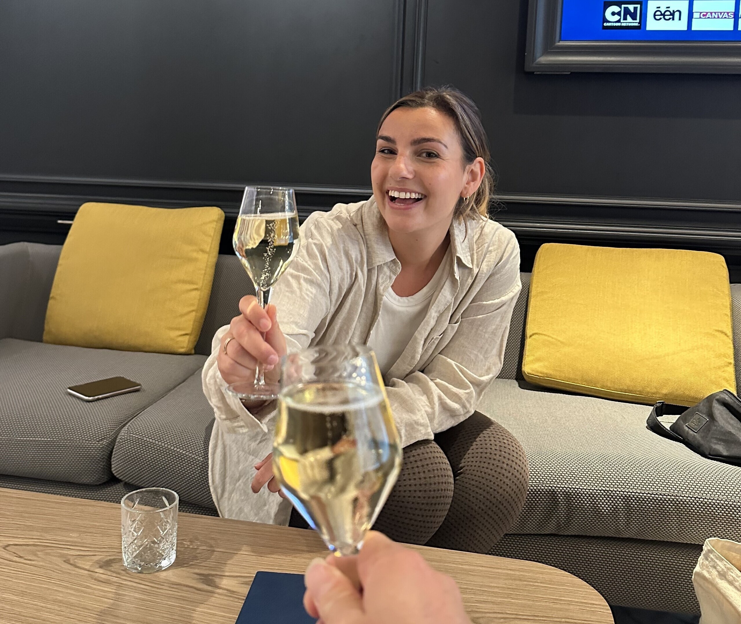 Simone's VIP Schiphol Experience: Een kijkje achter de schermen, mét champagne 