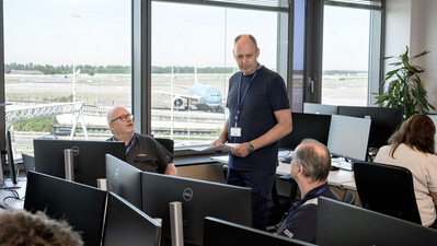 'Op Schiphol is iedereen gelijk, je hebt hier geen verschillende rangen of standen.'